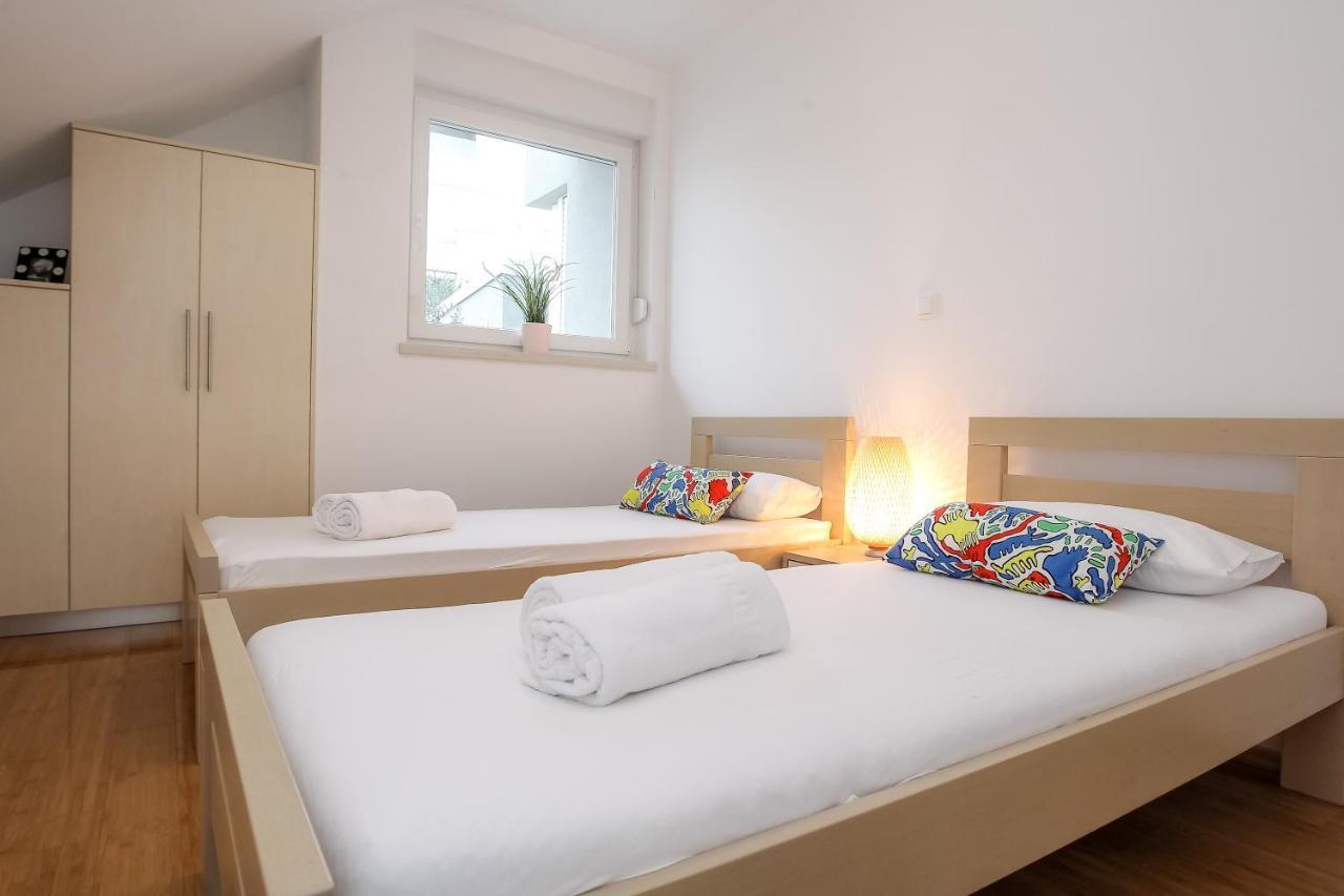 Apartments Tomana Новалья Экстерьер фото