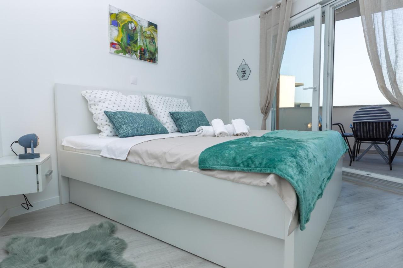 Apartments Tomana Новалья Экстерьер фото