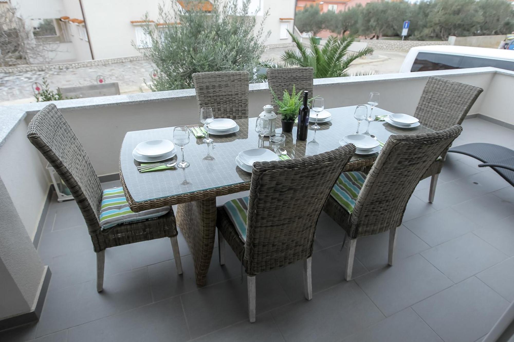 Apartments Tomana Новалья Экстерьер фото